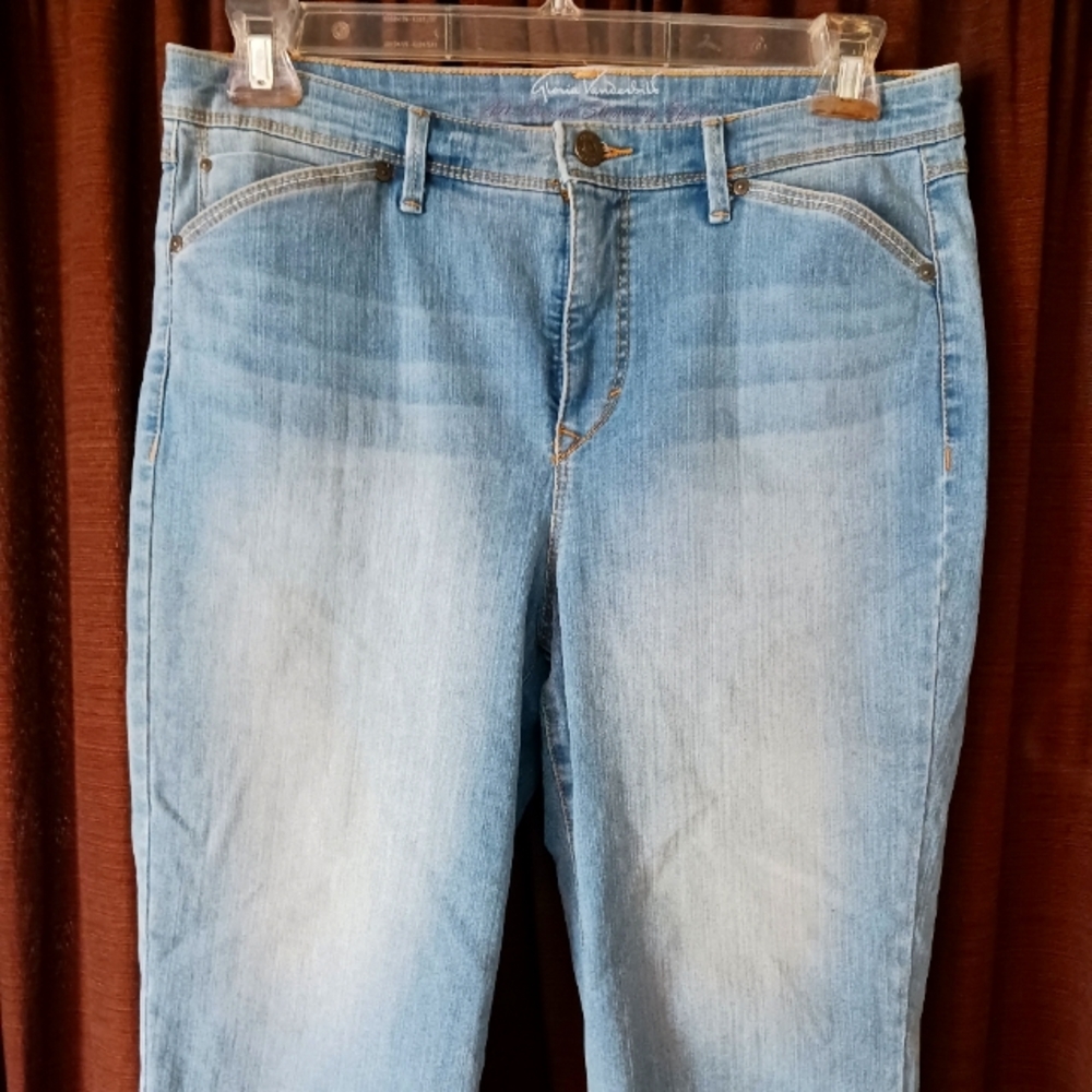 Gloria Vanderbilt capris